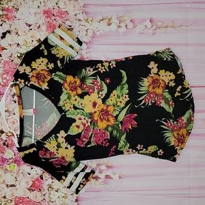 No boundaries size L Hawaiian flower t shirt
